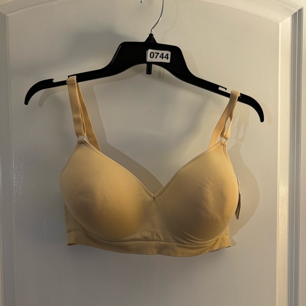 NWT Women's Fruit Of The Loom Cream Comfot Bra Sz 36 DD